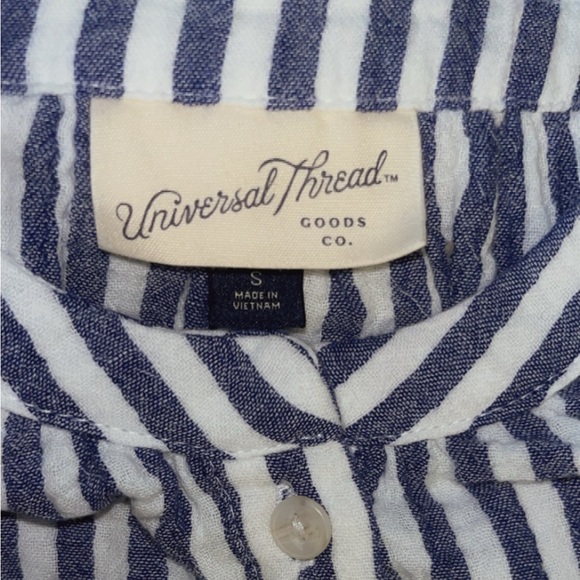 University Thread linen top. - Picture 3 of 3